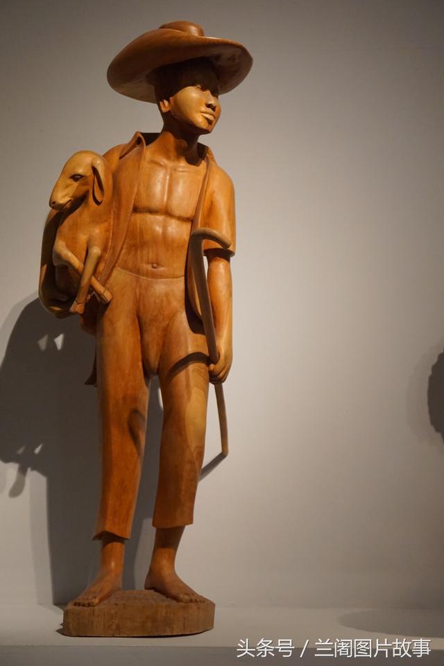 非洲木雕：粗狂，原始，极具张力与韵律性的雕刻艺术