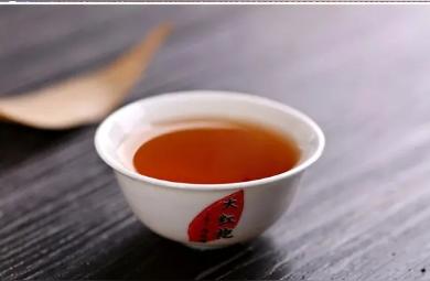 武夷岩茶：大红袍的茶道之旅