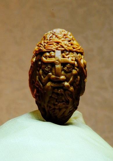 工艺精湛的中国核雕艺术《核雕艺术赏析》